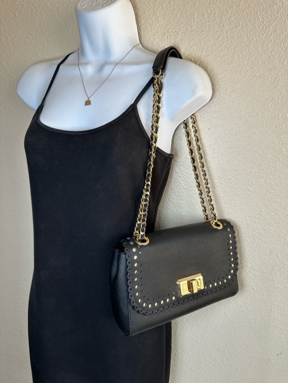 Michael Kors Black Shoulder Bag with Gold Chain - Picture 2 of 15